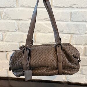 Bottega Veneta Intriecciato Montaigne Woven Leather Boston Handbag Keys & Mirror